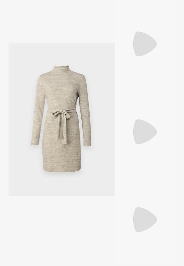 Vero Moda VMBELLA SHORT - Neulemekko - silver mink; Ruske nahkasaappaat, joissa on terävä kärki ja laatikkokorko, varustettu yksityiskohtaisella ompelulla ja kohotetuilla yksityiskohdilla varsiosassa.; Kattöga solglasögon med en svart och orange sköldpaddsmönstrad båge, bruna linser och slanka, spetsiga spetsar. Har en minimal logotyp på skalmen.; Hopehope hopeilla, joissa on minimalistinen muotoilu. Pyöreä muoto, sileä pinta ja ohut profiili. Kevyet ja kiillotetut.