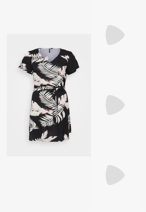 Fekete ruha rövid ujjal, V-nyakkivágással és övvel kiemelt derékkal. Simább anyagon fehér és bordó pálmalevél minta található.; Fekete pántos szandál négyzetes orral és alacsony blokk sarkal. Több vékony pánttal és állítható boka pánttal rendelkezik. Sima bőrből készült.; Fekete bőr keresztpántos táska, sima textúrával, téglalap alakú és fém lánc részlettel az elején. Állítható pánttal ellátva.; Ezüst karika fülbevalók, letisztult, kerek formával, sima felülettel és látható díszítés nélkül. A átmérő nem megadott.