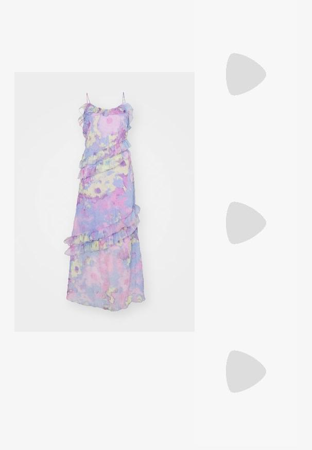 Cras DRESS - Rochie maxi - blue/pink; Balerini din piele neagră, vârf ascuțit, design minimalist, textură netedă, toc de mică înălțime, fără hardware sau embellishments vizibile.; Geantă de umăr din piele neagră, cu o textură netedă, formă rectangulară și un detaliu din lanț metalic în față. Include curea reglabilă.; Cercei din argint cu stud pătrat, având un finisaj neted și lustruit, într-o formă de lacrimă, care reflectă lumina cu o suprafață lucioasă.