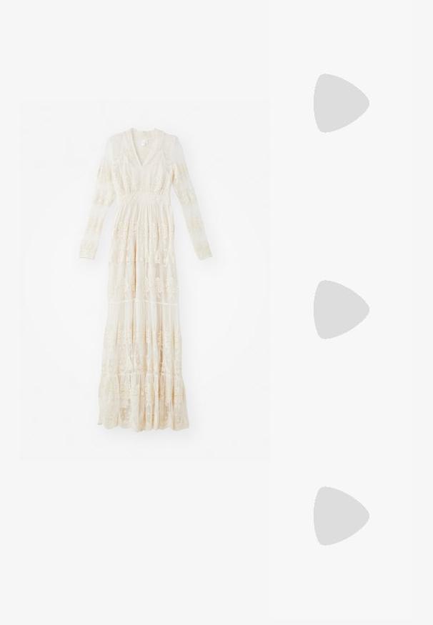 YAS YASELOISE DRESS CELEB - Proginė apranga - gardenia; Juodai lakuoti slingback aukštakulniai su smailiu kojų pirštu ir mažais blokiniais kulniukais, su sidabro sagtimi ant dirželio.; Juodas odinis krepšys su išlenkta forma, nuimamu dirželiu ir auksiniais detalėmis. Krepšys turi kilpą su sagtimi.; Sidabrinės auskarai rodo įvairius stilius: statinės, žiedai ir kabantys auskarai, turi geometrinių formų, perlų ir tekstūruotų akcentų, išdėstytų organizuotose eilėse.