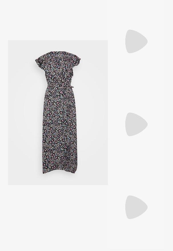 Robe maxi floral en tissu noir avec des manches courtes à volants, ornée de petites fleurs multicolores et d'une ceinture à nouer pour un ajustement personnalisable.; Chaussures slingback en cuir verni noir avec un bout pointu, des détails en métal argenté et un faible talon bloc. Texture lisse et brillante tout au long.; Sac bandoulière en cuir noir avec une texture lisse, de forme rectangulaire et un détail en chaîne métallique à l'avant. Sangle réglable incluse.; Boucles d'oreilles en argent avec un clou carré, présentant une finition lisse et polie ainsi qu'une forme en goutte d'eau, réfléchissant la lumière grâce à une surface brillante.