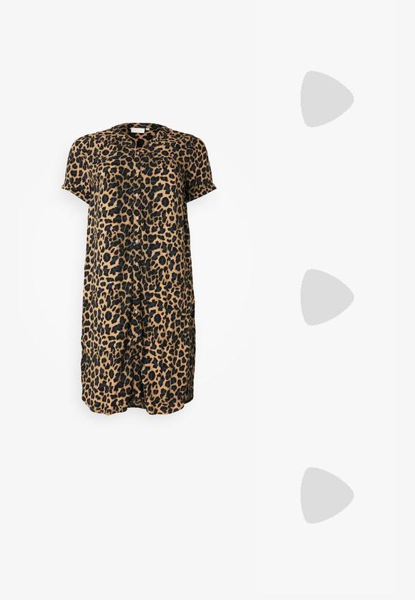 Srajčna obleka z vzorcem leoparda, z gumbi spredaj, kratkimi rokavi, sproščenim krojem in mešanico svetlo rjave in črne barve.; Zlati, kovinski slingback čeveljci z ostrim nosom in masivnim peto. Gladka tekstura, minimalistična zasnova in ozka zanka.; Črna usnjena torbica s ukrivljeno obliko, z odstranljivo naramnico in zlatimi dodatki. Torbica ima pokrov s podrobnostmi v obliki zaponke.; Zlati prstan z teksturiranim, valovitim dizajnom, ki ima tri izrazite vrhove. Gladka, sijoča površina z odprtim pasom za prilagodljivo prileganje.