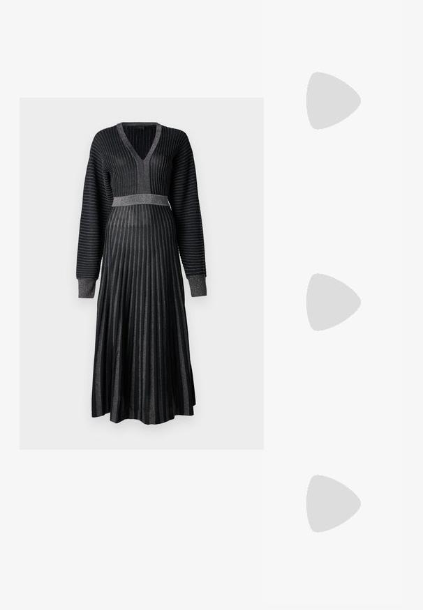 Musta mekko pitkilla hihoilla, V-kaula-aukko ja poimutettu hame. Teksturoitu kimaltavilla raidoilla, istuva yläosa ja leveä vyökohtaa.; Musta, kärjeltään terävä slingback-kengä, jossa on matala korko. Kengässä on sileä nahkamateriaali ja sivuilla leikkaukset hengittävyyttä varten.; Musta nahkainen olkalaukku, jossa on pehmeä rakenne, kolmion muoto ja säädettävä hihna, yhdistettynä vaaleansiniseen raidalliseen paitaan ja valkoisiin housuihin.; Kulta-toned korvakorut, joissa on puolikuun muoto, kiillotettu pinta ja sarana-closure. Sujuva rakenne ja heijastava pinta parantavat näkyvyyttä.