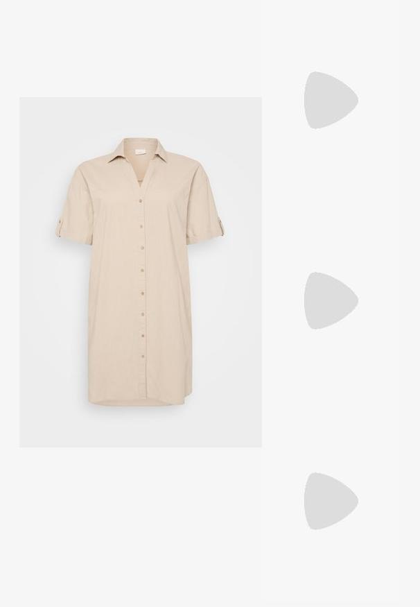 Vestido camisa bege com botões e mangas curtas, feito de tecido leve. Apresenta um colarinho e um corte reto com uma barra ligeiramente arredondada.; Sandy em verniz preto com salto slingback, ponta afilada e salto geométrico. Apresenta um design elegante e minimalista com textura suave.; Óculos tortoiseshell castanhos com lentes ovais, hastes finas e acabamentos transparentes. Apresenta um logótipo subtil na têmpora. Design elegante e leve.; Bolsa de couro preta com forma curva, alça destacável e detalhes em dourado. A bolsa possui uma aba com detalhe de fivela.