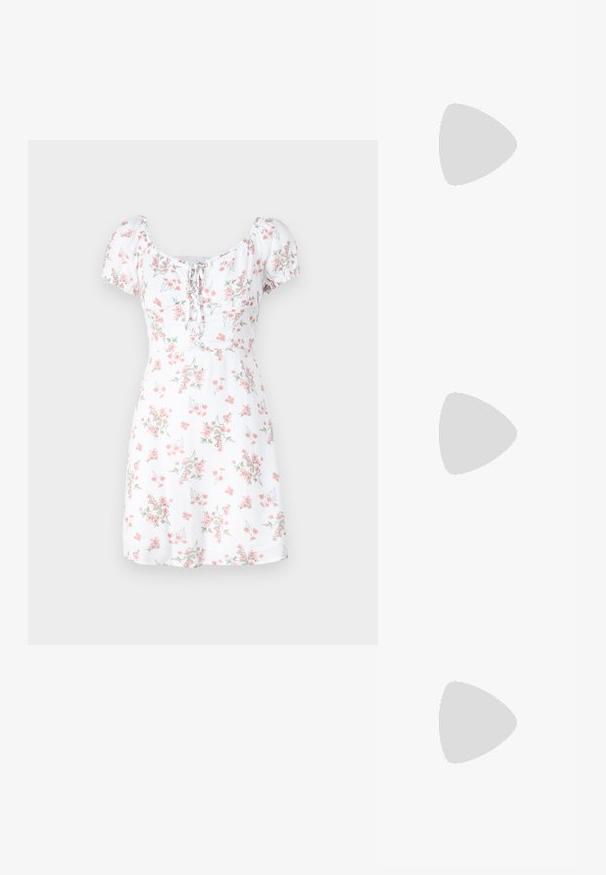 Bela cvetna obleka s kratkimi napihnjenimi rokavi, z vrvico spredaj in oprijetim korzetom, okrašena z rožnatimi in zelenimi cvetličnimi motivi.; Črne lakirane slingback pete s koničastim nosom in geometrijsko blokasto peto. Imajo eleganten, minimalističen dizajn in gladko teksturo.; Črna usnjena torbica s ukrivljeno obliko, z odstranljivo naramnico in zlatimi dodatki. Torbica ima pokrov s podrobnostmi v obliki zaponke.; Zlati prstan s organskim, zvitim dizajnom, gladko površino in taperiranimi konci, ki ustvarja modernega, skulpturalnega videza.