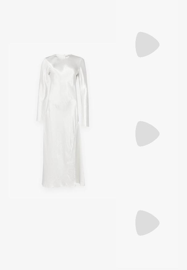 Max Mara Leisure ELOGIO - Îmbrăcăminte de ocazie - bianco; Balerini din piele neagră, cu vârf rotund, textură netedă, detalii de cusătură minimale și un design al tălpii flexibil.; Geantă din piele neagră în formă de jumătate de lună, cu accente din metal auriu, având un închidere cu fermoar. Purtați-o în diagonală peste un pulover gri.; Cercei cu tija aurie, cu un design răsucit. Fiecare cercel are un fundal circular transparent pentru o purtare sigură.