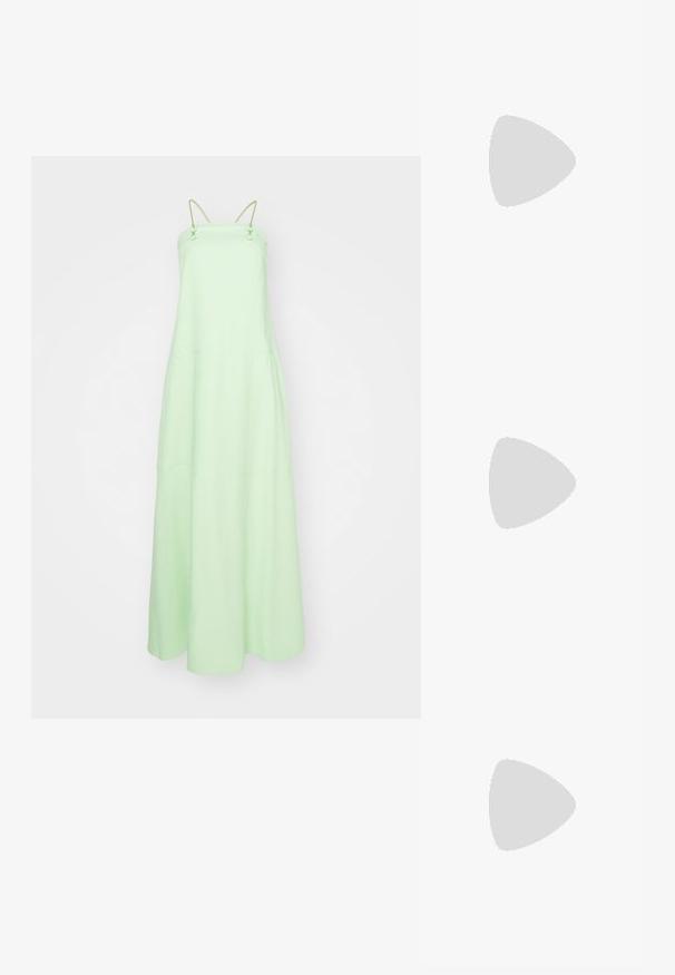 Grøn maxi kjole med justerbare spaghetti stropper, en glat tekstur og et lagdelt design, der har en let og luftig silhuet.; Tory Burch CAP TOE SLINGBACK - Pumps - ginger shortbread/spark gold; Tory Burch ELEANOR SLIM SHOULDER BAG - Håndtasker - warm white; Guldøreringe med en glat, rundet design og poleret overflade. Øreringene har en kompakt, kraftig form og en sømløs lås.