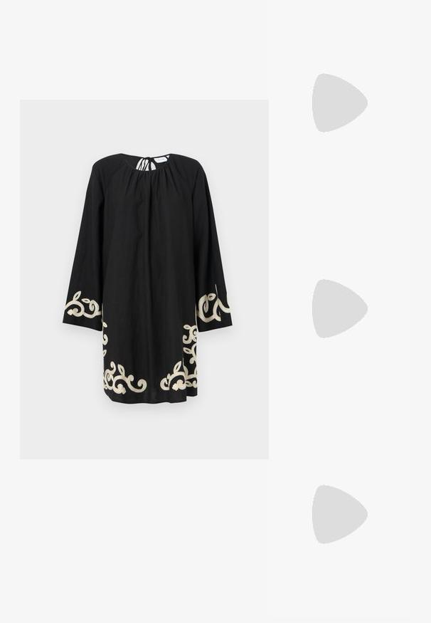 Svart tunika i lett stoff, med lange ermer og rund hals. Intrikat kremfarget broderi ved kanten og mansjettene.; Zign LEATHER - Snørestøvler - black; Sorte solbriller med en omsluttende design, mørkt tonede linser, skinnende stjernesymmetrier og justerbare nesepads.; Even&Odd Shoppingveske - black