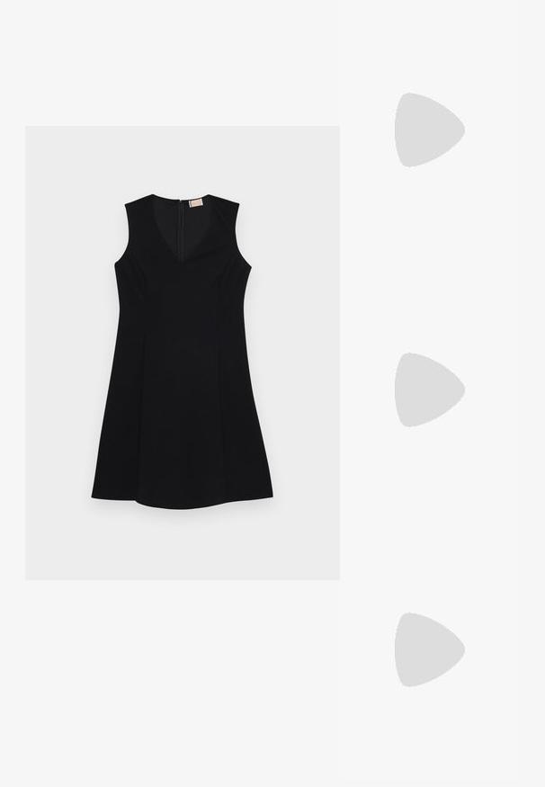 Robe noire sans manches avec un décolleté en V, légèrement évasée, en tissu lisse et avec une fermeture éclair à l'arrière. Design minimaliste sans motifs.; Slingback noir à bout pointu avec un petit talon, en cuir lisse et doté d'un design découpé sur le côté pour plus de respirabilité.; Sac à main en cuir noir avec une forme courbée, une poignée fine, une fermeture éclair en argent et le logo Calvin Klein à l'avant. Texture lisse et design minimaliste.; Boucles d'oreilles en argent avec une finition lisse et brillante. Forme arrondie, conception légère, avec un fermoir à tige.