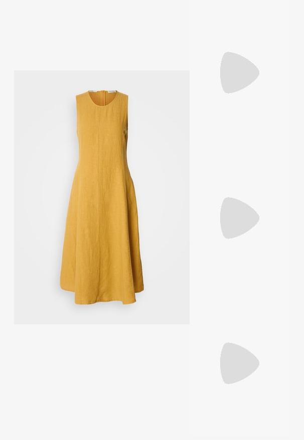 Atsižvelgiant į drabužį, tai be rankovių geltona lininė suknelė su apvaliu iškirpimu, išsiplėtusiu A formos siluetu ir slepiančiu užtrauktuku nugaroje; tekstūruotas audinys su minkštu apdaila.; Ruda odinė kantri batai su smailiu būtų pirštu, siuvinėtais spiralės raštais ant viršaus ir su kamščiu blokuotu kulnu. Yra tamprių užtraukių, kad būtų lengviau užsidėti.; Juoda odinė rankinė su plačiu atviru viršumi ir vienu petnešėlio dirželiu. Minkšta tekstūra, minimalistinis dizainas, subtilūs metaliniai akcentai.; Aukso žiedo auskarai su tekstūruotu, netaisyklingu paviršiumi. Yra be siūlių užsegimas ir poliruotas paviršius, akcentuojantis modernų dizainą.