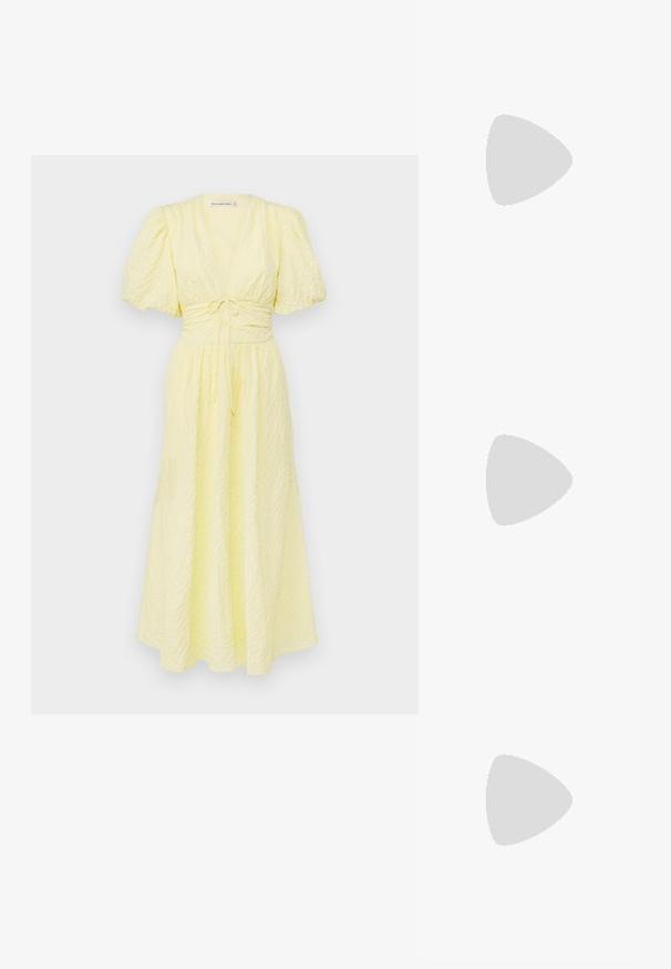 Abercrombie & Fitch PUFF SLEEVE PLUNGE FLOWY - Velika haljina - pastel yellow; Crne lakirane kožne sandale s otvorenom petom i špicastim vrhom, s geometrijskom blok petom. Imaju elegantan, minimalistički dizajn i glatku teksturu.; Zlatne metalne naočale s ovalnim lećama, tankim ručkama i prozirnim nosnim jastučićima. Ima diskretne naglaske na šarkama i prozirne leće.; Crna kožna hobo torba s glatkom teksturom, zakrivljenim oblikom i jednom podesivom trakicom; ima širok otvor na vrhu.