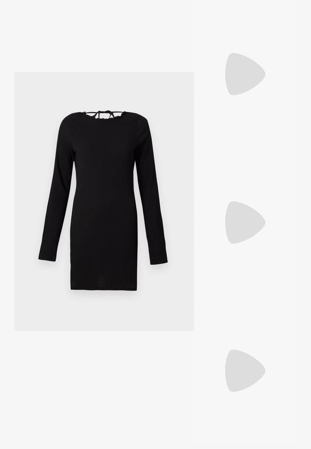 Musta pitkähihaisen mekko, jossa on teksturoidu kangas, istuva muoto ja solmittava kaulus. Yksinkertainen ja monikäyttöinen muotoilu.; Korkokenkät, joissa on terävä kärki ja hopea, kultainen sekä nude-väriyhdistelmä. Kiiltävä pinta ja leikkausdesign, varustettuna stikettikorkealla.; Hopeapintainen metallinen pussilaukku, jolla on pehmeä, pyöreä muoto ja solmittava yläosa. Valmistettu sileästä tekonahkamateriaalista.; Hopehope hopeilla, joissa on minimalistinen muotoilu. Pyöreä muoto, sileä pinta ja ohut profiili. Kevyet ja kiillotetut.