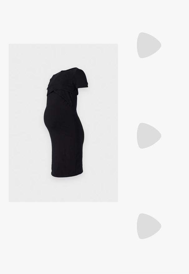 ONLY MATERNITY OLMADELIE DRESS - Rochie de zi - black; Pantofi slingback negri din piele, cu vârfuri ascuțite, curele încrucișate și toc mic de tip bloc. Prezintă accente cu catarame și o suprafață texturată.; Genți negre cu o formă structurată, textură netedă și un închizător metalic. Asortată cu pantaloni negri largi și sandale cu vârf deschis pe un podea din lemn.; Cercei din argint cu inel, decorati cu multiple stratificari de cristale transparente, având o suprafață texturată și un design circular deschis.