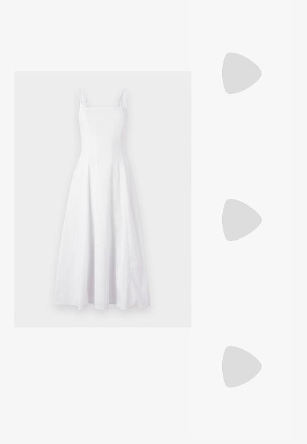 Valkoinen pellavamekko neliönmuotoisella pääntiellä, ohuilla olkaimilla ja helman leikkauksella, jossa on hienovarainen tekstuuri ja puolipitkä muoto.; Musta patentoitu mokkanahka slingback-korkokenkä, jossa on teräväToe, suorakulmainen lohkokorko ja kultasävyinen koristelu.; Valkoinen vegaaninen nahkainen käsilaukku, jossa on kaareva muotoilu. Laukussa on koristeellista nyöritystä sivuilla ja yksi olkahihna.; Kultaketju, jossa on orgaaninen, kierretty muotoilu, sileä pinta ja cappatut päät, luoden modernin, veistoksellisen ilmeen.