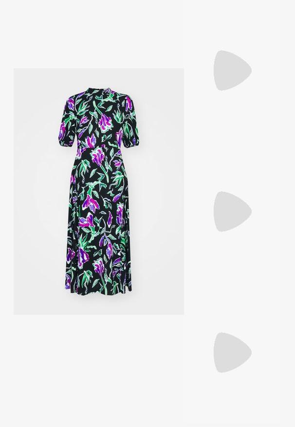 Diane von Furstenberg NELLA DRESS - Dienas kleita - violet; Zelta metāla augstpapēžu sandales ar atvērtu purngalu, potītes siksniņu ar sprādzi un platformas zoli papildu augstumam. Gluda tekstūra.; Zelts sieta apakšplāksne ar mezglota rokturi un rāvējslēdzēja aizdari. Strukturēta, taisnstūra forma ar metāla akcentiem. Smalka spīdēšana uz virsmas.; Kvalitatīvi brūni, viļņaini mati, gaiša ādas toni, valkā zelta auskaru. Fons ir neitrāls pelēks, koncentrējoties uz subjekta sejas īpašībām.