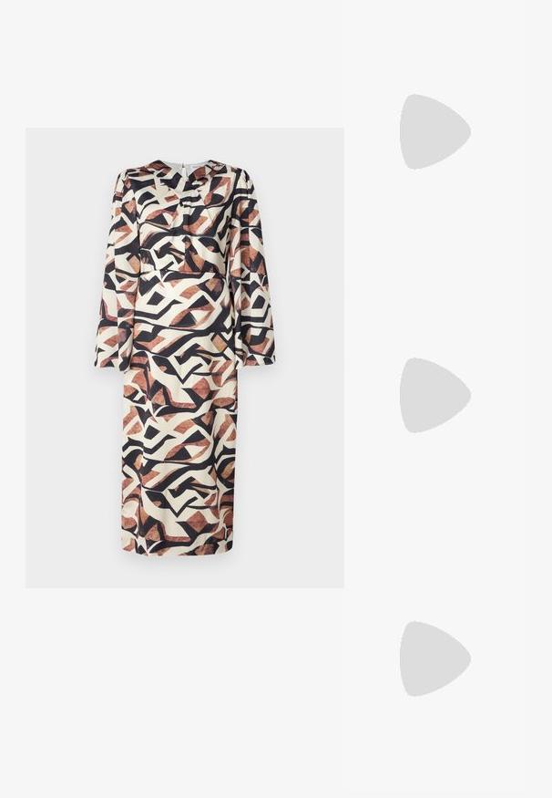 Pitkä mekko, joka on valmistettu sileästä kankaasta; siinä on abstrakteja ruskeita, mustia ja kermaisia kuvioita; v-pääntie ja pitkät hihat; vetoketjukiinnitys selässä.; Musta, kärjeltään terävä slingback-kengä, jossa on matala korko. Kengässä on sileä nahkamateriaali ja sivuilla leikkaukset hengittävyyttä varten.; Musta nahkainen olkalaukku, jossa on pehmeä rakenne, kolmion muoto ja säädettävä hihna, yhdistettynä vaaleansiniseen raidalliseen paitaan ja valkoisiin housuihin.; DKNY HEART DROP - Korvakorut - gold-coloured/cry
