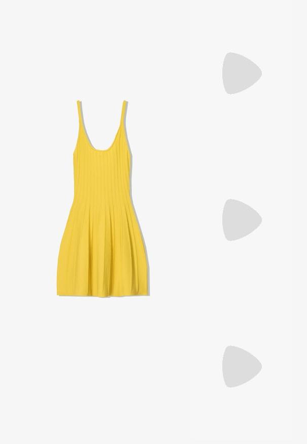 Sárga bordázott ruha vékony pántokkal, testhez simuló felsőrésszel és bő, redőzött szoknyával. Texturált anyagból készült, kerek nyakkivágással rendelkezik.; Térd fölé érő, világosbarna, nubukbőr csizmák hegyes orral, tömör sarkukkal és az oldalakon varrás részletekkel. Sima tapintás és letisztult forma.; Tarka mintás napszemüveg kék lencsékkel, szögletes kialakítással, vastag kerettel és orrnyereg kivágással; arany díszítéssel a templom részen.; PULL&BEAR SHOPPER  - Bevásárlótáska - grey