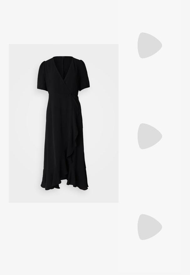 Robe noire enveloppante en tissu doux, dotée de courtes manches à volants, d'un ourlet évasé et d'un détail froncé le long de l'ouverture avant.; Escarpins en cuir verni noir avec bout pointu et talon bloc géométrique. Présente un design élégant et minimaliste ainsi qu'une texture lisse.; Sac à main en cuir noir avec une forme courbée, bandoulière amovible et des accessoires en or. Le sac est doté d'un rabat avec un détail de boucle.; Boucles d'oreilles en ton argent, au design en anneau torsadé, présentant une surface texturée et des détails nervurés, sécurisées par une fermeture à tige.