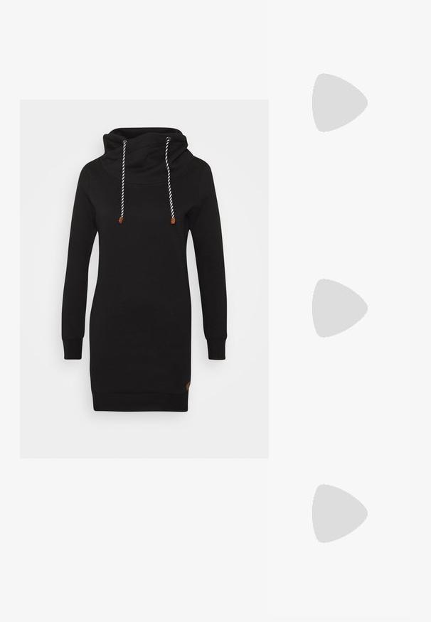 ONLY ONLBETTE - Dnevna haljina - black; Crne kožne gležnjače s debelim potplatom i bočnim elastičnim panelima, uparene s tamnoplavim trapericama. Podlogu čini svijetla boja.; Crna kožna hobo torba s glatkom teksturom, zakrivljenim oblikom i jednom podesivom trakicom; ima širok otvor na vrhu.; Naušnice zlatne boje s teksturiranim, valovitim oblicima. Uključuju skulpturalne kopče i dizajn otvorene kružnice s kovanom završnom obradom.