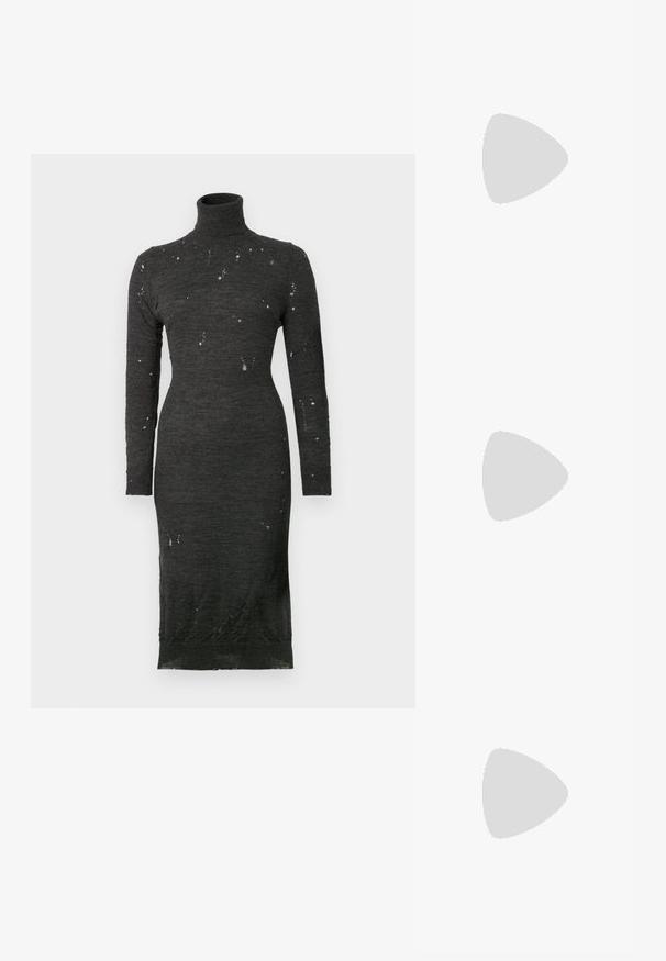 Tumesleeve, kõrge kaelusega kleit tumeroosast villasegust, millel on kulunud struktuur ja väiksed heledad täpid, keha lähedane siluett, põlvepikkune.; Valge ribaga tank top ümmarguse kaelusega ja metallist aksessuaari detailiga õlal. Pehme tekstuur, istuv disain ja ilma varrukateta stiil.; Põuejope pruuni ja musta mustriga, kokku sobitatud pruuni madu nahast mini-seelikuga, mustade reie kõrguste saapadega ja väikese musta kotiga.; Must värvi nahast käekott, millel on kaarjas disain, hõbedased nupukesed, kinnitusahe ja kaks külgtaskut. Reguleeritav rihm erinevate kandmisvõimaluste jaoks.