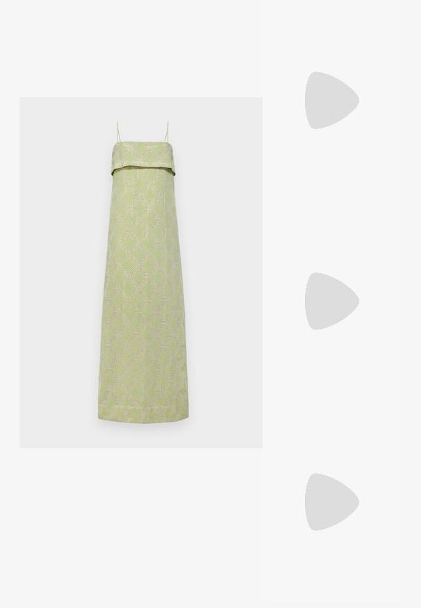 Faithfull the brand BEA MAXI DRESS - Maxikjole - sage/sand; Sorte patent slingback hæl med spids tå, featuring tekstureret slangeskind, justerbar rem og en kort, tekstureret blokhæl.; Sølv lær crossbody-veske med teksturert finish, kjede- og stroppdetaljer, samt glidelås-lukking. Har en logo på forsiden.; Lauren Ralph Lauren BASIC SMALL HOOP - Øredobber - gold-coloured