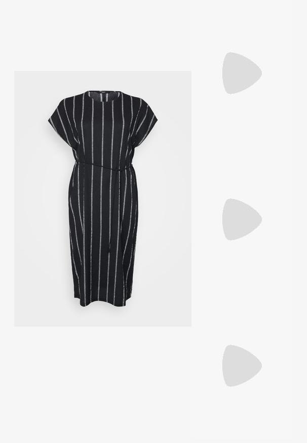 Melna kleita ar vertikālām baltām svītrām, īsām kapu piedurknēm, elastīgu jostu ar vajadzību saistīšanai un noapaļotu kakla izgriezumu. Izgatavota no viegla auduma.; Gai zils džinsa krekls ar īsām piedurknēm, ar divām priekšējām kabatām un rotāts ar mazām sudraba pīrsingiem visā. ; Even&Odd Zābaki - dark red; Sudraba riņķveida auss gredzeni ar gludu, pulētu apdari. Apaļa forma un drošs klikšķa augšējais slēgums. Viegls dizains, kas piemērots ikdienas valkāšanai.