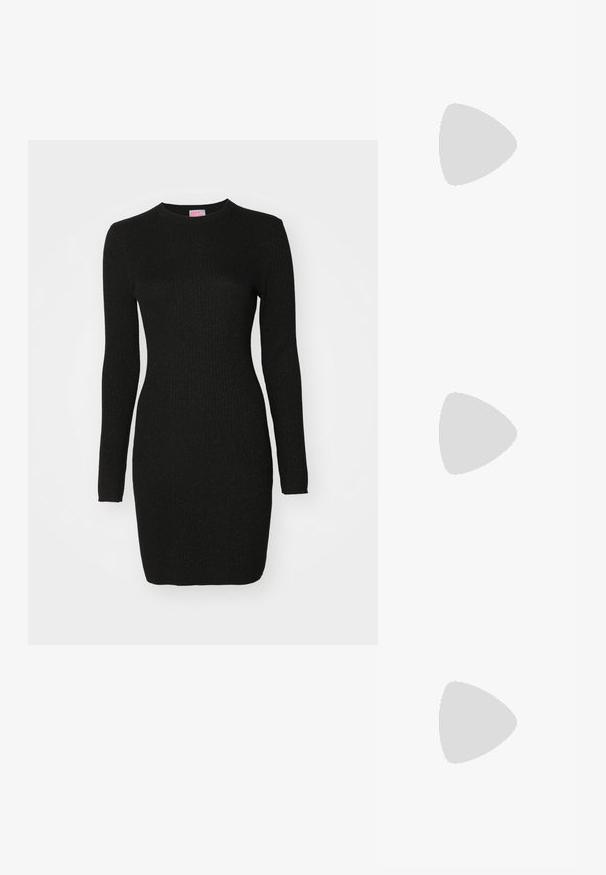 Schwarzes geripptes Strickkleid mit langen Ärmeln, rundem Ausschnitt und taillierter Passform, das durchgehend einen dezenten Glanz im Stoff aufweist.; Schwarze knielange Lederstiefel mit glatter Textur, abgerundetem Zeh, robustem Absatz und Reißverschluss. Mit silbernem Logo an der Seite.; Schwarze Sonnenbrille mit einem großen, eckigen Rahmen, dunklen Gläsern und dünnen, eleganten Bügeln, die auf einer Seite ein kleines Logo tragen.; Silberne Creolen mit rechteckigen und dreieckigen klaren Kristallen, die in einem kreisförmigen Muster angeordnet sind, und einem zentralen Stift zum Verschließen.