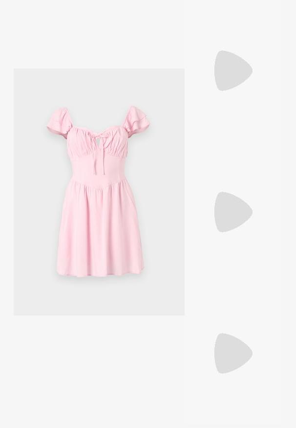 Roza obleka s kratkimi, nabrano narezanimi rokavi, nabranim telesom in odprtino v obliki ključavnice. Razširjena krila in gladka tekstura tkanine.; Rjava usnjena slingback čevlja s koničastim nosom in tankim petam. Ima majhno dekorativno sponko na traku in sijajno površino.; Sonce, ki je oblikovana v tortoščkovem vzorcu, ima pravokotne leče, debele okvirje in temne leče. Ima gladko teksturo in minimalističen dizajn.; Rumeno usnjeno-usnje z vzorcem krokodila, s strukturiranim dizajnom, zgornjo ročajem, snemljivo verižico in dekorativnim kristalnim okrasjem na zaponki.; Zlato obarvani kovinski manšetni z neenakomerno teksturo, s odprto zasnovo in gladkimi robovi. Prikazane sta dve velikosti: ena širša, druga ožja.