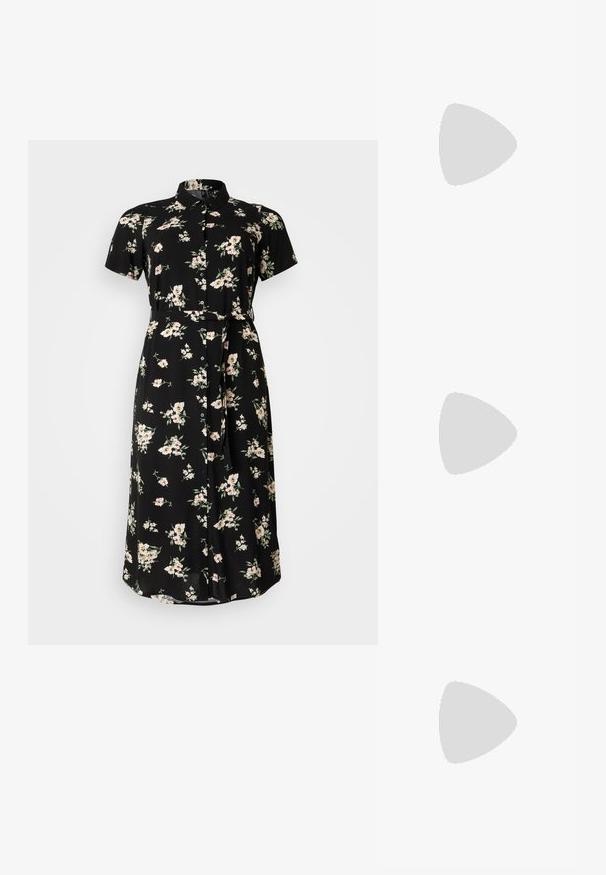 Vero Moda Curve VMCEASY LONG SHIRT DRESS - Abito a camicia - black; Décolleté in vernice nera con punta affusolata e tacco in geometria cubica. Presentano un design elegante e minimalista, con una texture liscia.; Borsa a tracolla nera in pelle con una forma curva, manico rimovibile e accessori dorati. La borsa presenta una patta con un dettaglio a fibbia.; Tre paia di orecchini: grandi orecchini a perla bianca a bottone, orecchini a cerchio in oro con gemme trasparenti, e due orecchini d'accento d'oro lunghi e dritti con dettagli scintillanti.