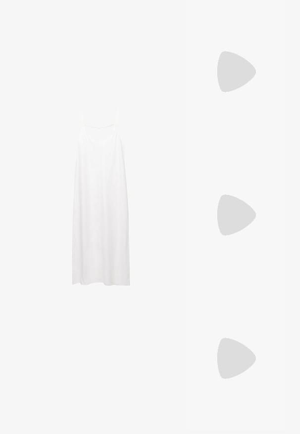 Weißes, ärmelloses Kleid mit V-Ausschnitt und dünnen Trägern. Schlichter, gerader Schnitt mit glatter Textur und ohne Muster oder Verzierungen.; Bershka High Heel Sandalette - black; Schwarze rechteckige Sonnenbrillen mit dunklen Gläsern, glänzenden Kunststoffrahmen und goldenen Akzenten an den Bügeln. Minimalistisches Design und schlanke Form.; Braune Lederhandtasche mit doppelt tragegriffen, runder Form, goldenen Beschlägen und einem zentralen Schnallen-Detail. Glatte Textur mit genähten Akzenten.