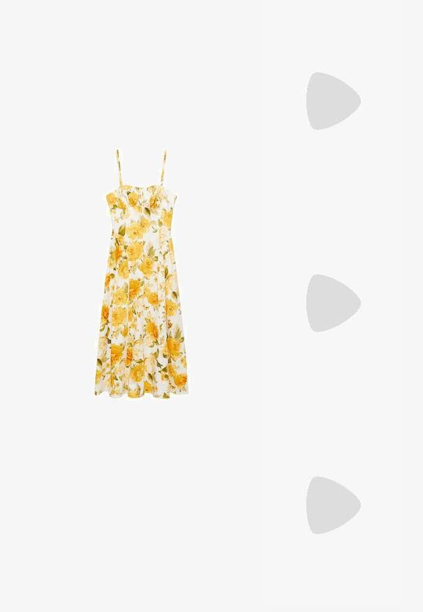 Mango FLORAL MIDI - WITH GATHERED NECKLINE - Denné šaty - yellow; Čierne podpätkové mule s lesklým povrchom, otvorenou špičkou a širokým remienkom. Blokové podpätky s geometrickým tvarom zaisťujú stabilitu. Strieborný akcent.; Čierna kabelka s krokodílou textúrou a strapcami po stranách, hornou rukoväťou a nastaviteľným ramenným popruhom. Obsahuje jemné zlaté brandovanie.; Zlatý náhrdelník z reťaze s bielymi perlami, ktoré sa striedajú medzi hladkým kovovým povrchom a lesklými, textúrovanými korálkami. Stredové uzatváranie s nastaviteľným zapínaním.