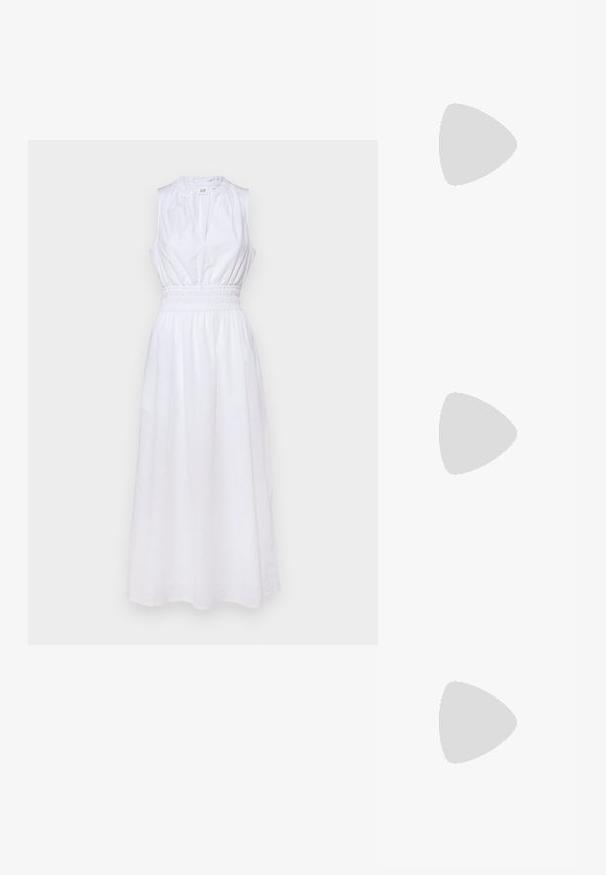 GAP HALTER  - Robe de jour - optic white; Baskets blanches avec un matériau en maille, semelle en caoutchouc, design sans lacets avec des bandes élastiques et accents dorés.; Lunettes carrées en plastique transparent avec des verres translucides, dotées d'accents dorés sur les branches pour plus de détails.; Bague en argent à double bande avec une surface lisse et polie. Présente un design fluide et courbé avec des sections qui se chevauchent pour un look moderne.