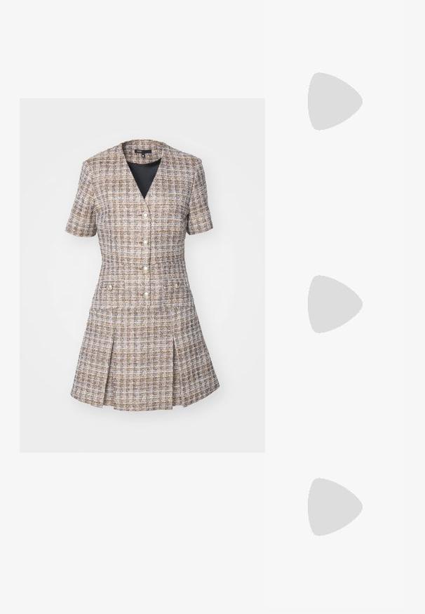 Maje Kjole - marron; Sorte lakkderflat sko med firkantet tå, ankelstropp med sølvfarge detaljer, og flat såle. Glatt tekstur med minimalistisk design.; Maje MISS MINI - Skulderveske - noir; Gullfargede øreringer med flere hengende kjeder, med klare ovale rhinestein aksenter og dekorative stud-topper.