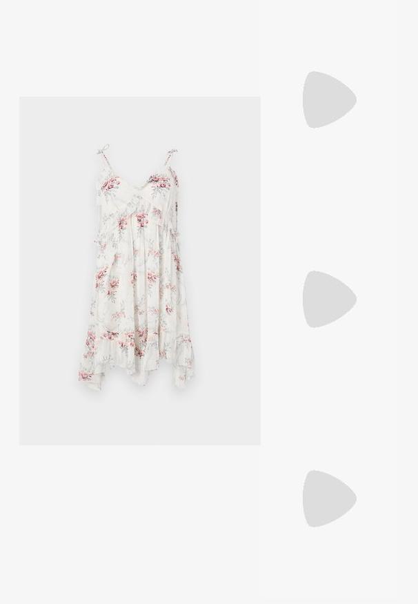 The Kooples ROBE - Dnevna obleka - off-white; Črne natikače s trakovi in kvadratnim prstom ter nizkim blokastim peto. Imajo več tankih trakov in nastavljiv trak okoli gležnja. Narejene so iz gladkega usnja.; Rdeče odete pravokotne sončna očala z debelim orehovim okvirjem. Opremljena z zlatim poudarkom na ušesu. Gladka tekstura in sijajna površina.; Črna usnjena torbica z natančno okrasitvijo, pravokotne oblike, z dvema sprednjima žepoma in ukrivljenim ročajem na vrhu. Podrobnosti z zapiranjem na zaponko in pritisni gumb.