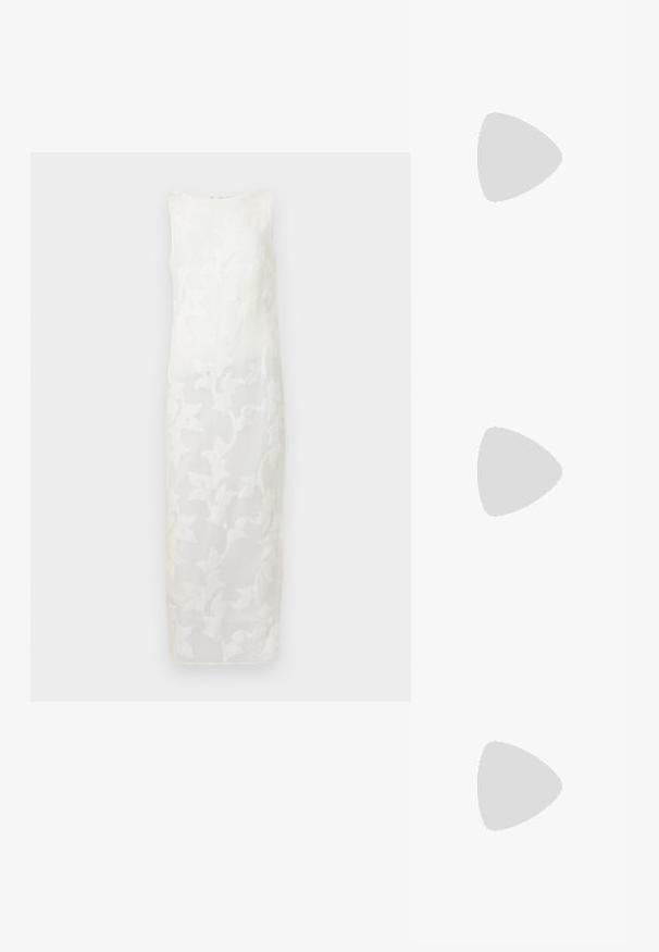 Robe sans manches blanche avec un motif floral brodé, silhouette droite et un léger éclat, fabriquée à partir d'un tissu léger.; Baskets en cuir blanc avec une épaisse semelle blanche, un accent en daim noir au niveau du talon et un logo embossé sur le côté. Design à lacets avec six œillets.; Lunettes de soleil noires surdimensionnées avec une forme géométrique, dotées de verres foncés et d'un détail gris contrastant sur la monture. Logo sur la branche.; Boucles d'oreilles en argent avec une finition lisse et brillante. Forme arrondie, conception légère, avec un fermoir à tige.
