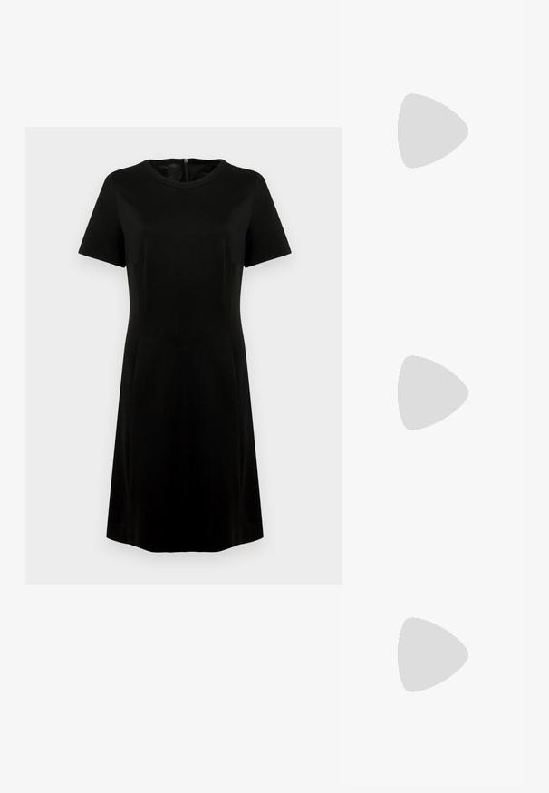 Melna kleita ar īsām piedurknēm, apaļu izgriezumu un gludu tekstūru. Raksturīga nedaudz A formas siluets un aizmugurēja rāvējslēdzēja aizdare.; Melnas augstpapēžu sandales ar plāniem siksniņām un mezgla dizainu, gluda kvadrātveida purngalu un elegantu stiletto papēdi.; Gaiši pelēka metāla rokassoma ar ķēdes siksnu, rotāta ar mazām apaļām metāla kniedēm un trīsstūra zīmola logo.; Sudraba riņķveida auskari ar gludu, spīdīgu apdari. Apaļas formas, viegla dizaina, ar aizdari uz stieples.