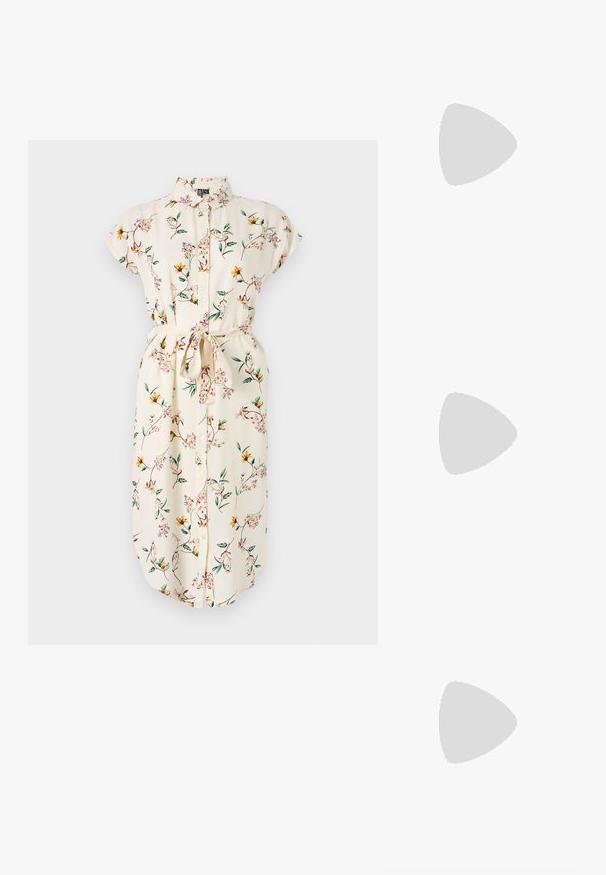 Kleid mit floralen Motiven in Creme, kurzer Ärmel, durchgehender Knopfleiste und einem Gürtel. Mit gelben und rosa Blumen auf grünen Ranken. Weiche Stofftextur.; Schwarzer Lackleder Slingback-Schuh mit spitzem Zehenbereich, Knöchelriemen mit silbernen Schnallen und Beschlägen sowie einem schlanken Absatz.; Goldfarbene metallische Handtasche mit strukturiertem Design, glatter Textur und verstellbarem Tragegurt. Sie verfügt über eine einzigartige dreieckige Form und minimalistische Nähte.; Ohrringe in Goldoptik mit strukturierten, gewellten Formen. Beinhaltet skulpturale Clip-Ohrringe und ein offenes Hoop-Design mit gehämmertem Finish.