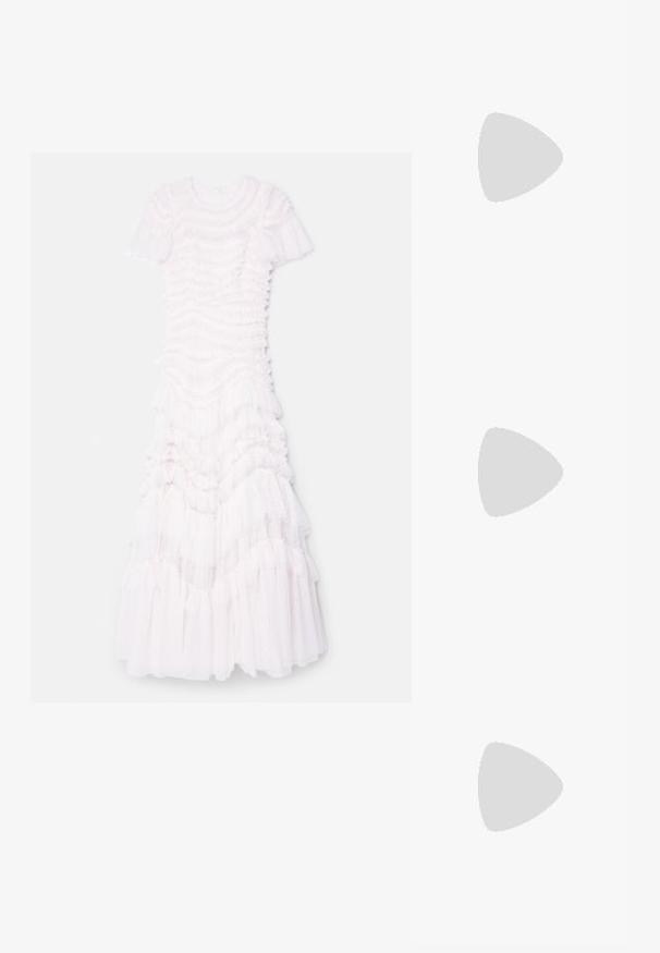 Needle & Thread WILD ROSE SHORT SLEEVE GOWN - Abiti per occasioni speciali - cream/peony pink; Slingback con tacco in vernice nera con punta affusolata, caratterizzato da una stampa a serpente testurizzata, cinturino regolabile e un tacco corto e testurizzato.; Borsa a tracolla nera in pelle con due tasche frontali, fibbie dorate, chiusura con zip e una tracolla sottile. Superficie texturizzata e forma rettangolare compatta.; Orecchini in tonalità dorata con un cristallo trasparente rettangolare sospeso sotto una fila di piccoli accenti trasparenti rotondi. Design elegante e moderno.