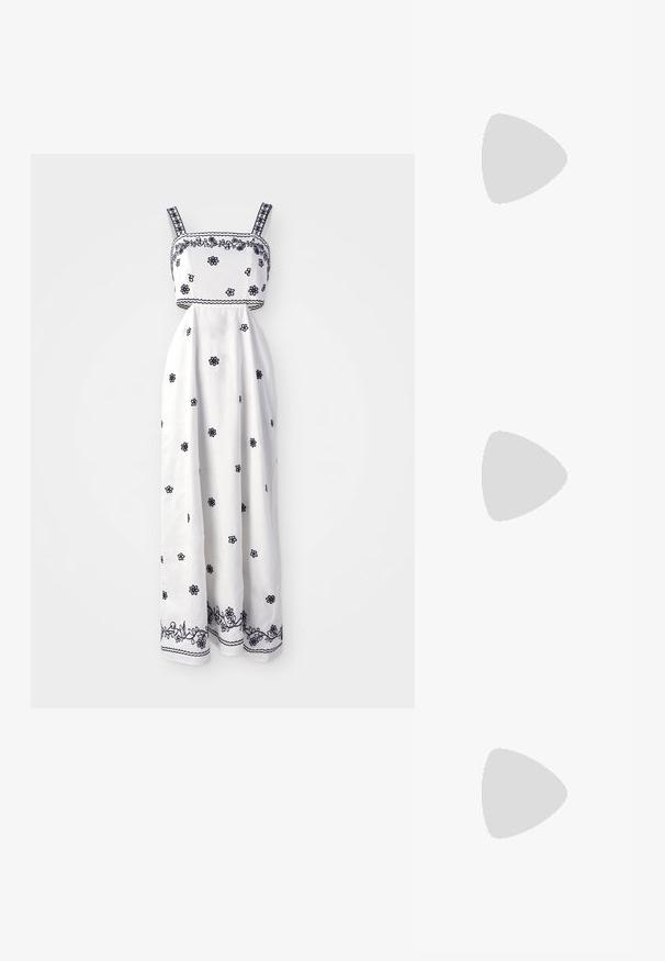 Bílá maxi šaty s námornicky modrou květinovou výšivkou, čtvercovým výstřihem a tenkými ramínky. Obsahuje jemné okrajové stehy podél lemování.; Černé kožené lodičky s špičatou špičkou, nízkým podpatkem a hladkým povrchem. Mají mírné otevření vpředu a minimální kovové prvky na zadní straně.; Zlatá flitrová kabelka ve tvaru obdélníku, s propleteným řetízkovým uchem a kovovým zapínáním, odrážející světlo s texturovaným povrchem.; Náušnice ve tvaru kruhu z pozlaceného kovu s vroubkovaným, prodlouženým tvarem. Mají hladký, lesklý povrch a zaoblený konec pro zvýraznění detailu.