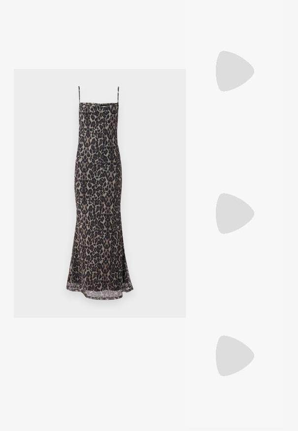 Gina Tricot COWL NECK MAXI  - Maksikleit - leo; Punane nahast lameda tallaga king, millel on terav nina, külje peal rihm metallklambriga ja madal must konts. Ühtlane sile tekstuur.; Must haben musta nahkklahviga kott, millel on klapp ja kuldne metallist pandla detail. Kaasas must rihm ja stiilne, minimalistlik disain.; Hõbedased rõngaskõrvarõngad keerutatud disainiga, millel on poleeritud viimistlus ja posti-tagune sulgemine. Diameeter umbes 3 cm.