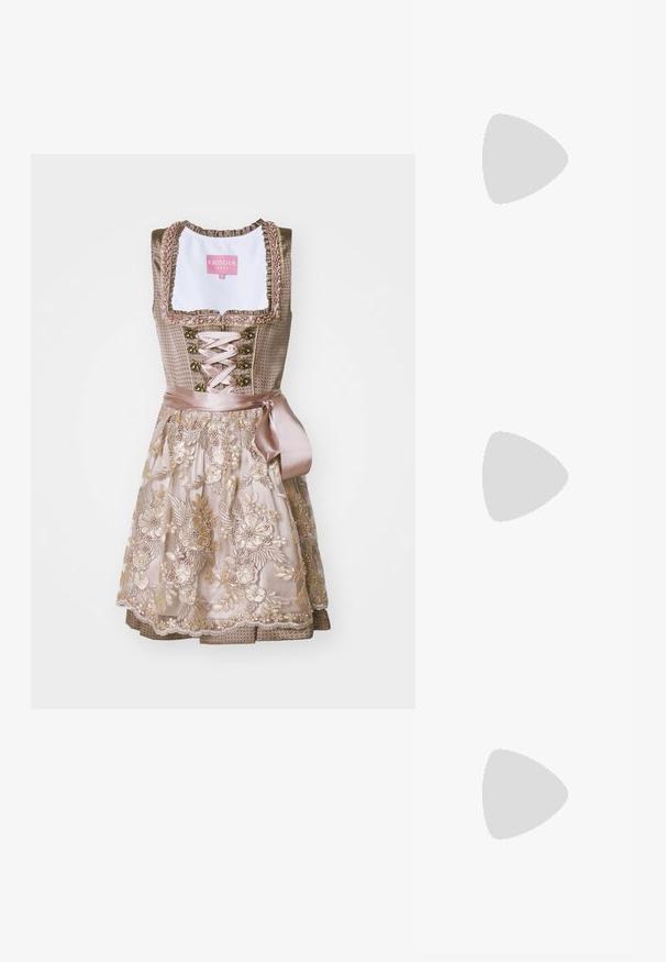 Robes traditionnelles dirndl avec un corsage ajusté en tissu taupe, orné de broderies florales. La jupe présente un design superposé avec des accents en dentelle.; Escarpins en cuir verni noir avec bout pointu et talon bloc géométrique. Présente un design élégant et minimaliste ainsi qu'une texture lisse.; Sac à main en cuir noir avec une forme courbée, bandoulière amovible et des accessoires en or. Le sac est doté d'un rabat avec un détail de boucle.; Trois paires de boucles d'oreilles : de grandes perles blanches en boutons, des créoles en or avec des pierres claires, et deux longues boucles d'oreilles droites en or avec des détails scintillants.