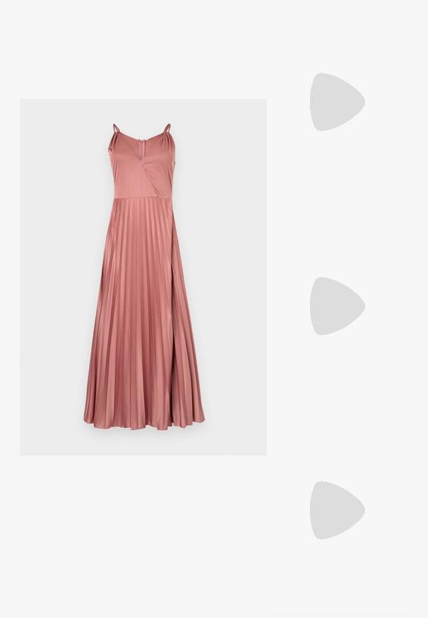 Robe longue plissée en tissu rose doux, dotée de fines bretelles, d'un décolleté en V et d'une fermeture dans le dos en forme de trou de serrure. Texture lisse et drapé élégant.; Slingback noir à bout pointu avec un petit talon, en cuir lisse et doté d'un design découpé sur le côté pour plus de respirabilité.; Sac à main en cuir noir avec une finition texturée, doté de deux poignées supérieures, d'une bandoulière amovible et d'un détail de fermoir en argent.; Collier plaqué or avec un accent central lisse et courbé. Possède une chaîne flexible avec un fermoir à homard et des maillons supplémentaires ajustables.