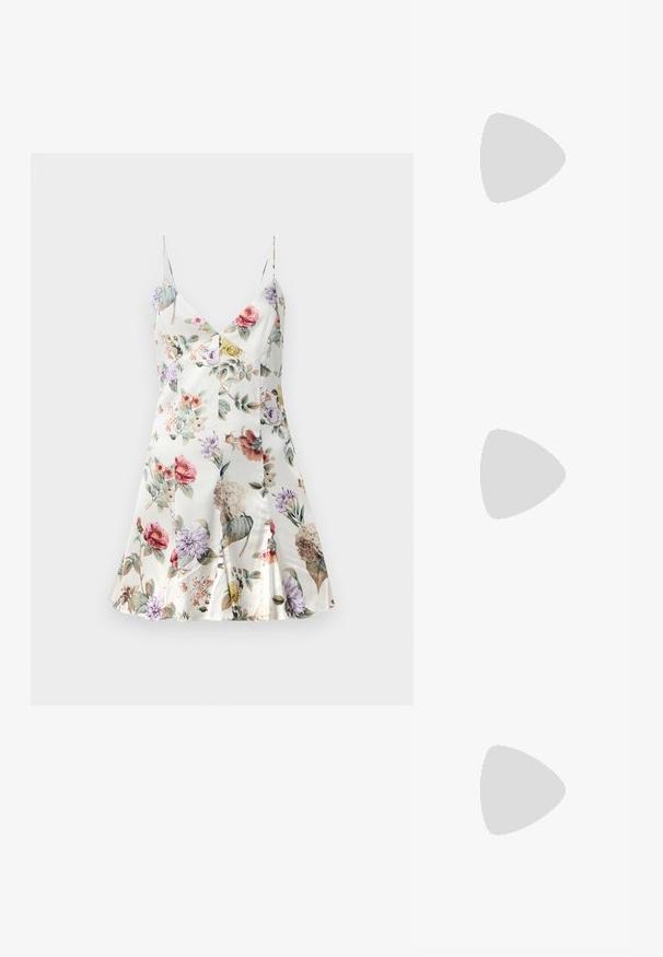 Vestido de satén con estampado floral, escote en V, tirantes finos, dobladillo acampanado y varias flores en rosa, púrpura, amarillo y verde sobre un fondo blanco.; Zapatos de tacón negro tipo slingback con puntera afilada, material de cuero suave y un diseño minimalista y elegante. Tacón alto en estilo stiletto.; Bolso de mano de cuero negro con estampado de cocodrilo, diseño estructurado, asa superior, correa ajustable y un destacado detalle del logotipo en la parte frontal.; Un par de pendientes de metal dorado en forma de óvalo irregular con una superficie texturizada y ligeramente martillada sobre un fondo blanco.
