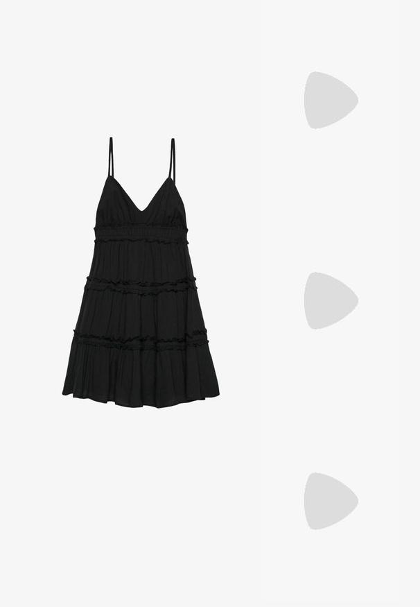 Schwarzes schichtetes Spaghettiträgertop-Kleid mit V-Ausschnitt, geraffter Taille und Rüschenschichten für zusätzliche Textur.; Fransen-Stiefelette aus taupefarbenem Wildleder mit drei Lagen Fransen. Spitz zulaufende Zehenpartie und ein niedriger Blockabsatz. Durchgehend glatte Oberfläche.; Braune Wildleder-Handtasche mit langen Fransen, einer geschwungenen Form und einem einzelnen Schultergurt. Verfügt über eine glatte, strukturierte Oberfläche.; Goldplattierte Kettenhalskette mit einem flexiblen, feinen Netzdesign, einem sicheren Verschluss und einer verstellbaren Kette zur individuellen Anpassung.