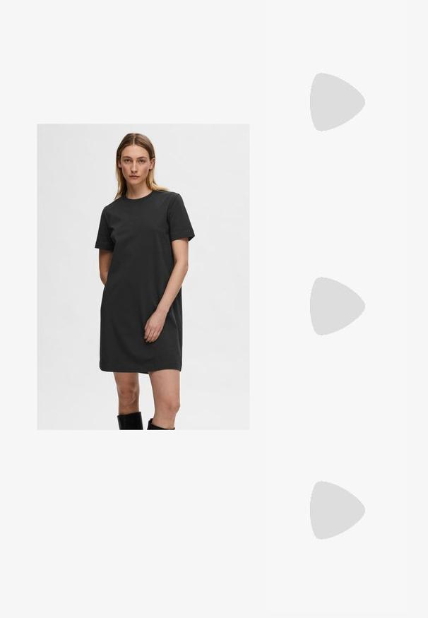 Robe t-shirt noire en coton, avec un col rond et des manches courtes, ayant une coupe décontractée et une texture lisse.; T-shirt en coton noir avec un graphisme coloré représentant un soleil, des palmiers et des motifs floraux, mis en valeur par le texte "SOLEIL" et "CALIFORNIE."; Escarpins en cuir verni noir avec bout pointu et talon bloc géométrique. Présente un design élégant et minimaliste ainsi qu'une texture lisse.; Sac fourre-tout en cuir noir avec une texture lisse, de forme rectangulaire et deux longues poignées. Pas de matériel ou d'ornementations visibles.