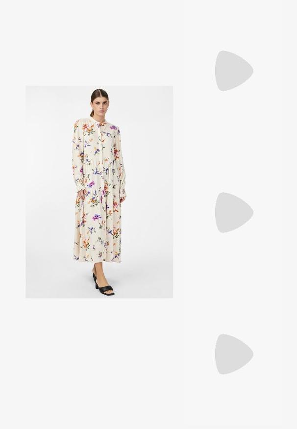 Lillelille lillelille lillelillel lillelille lillelille lillelille lillelille lillelille lillelille lillelille lillelille lillelille lillelille lillelille lillelille lillelille peale lillelille, millel on mitmekesised lillemotiivid. Pikkade varrukatega, nööbid ees ja astmelise disainiga. Kanda mustade kontsadega sandaalidega.; Must musta nahk kingad sanga ja terava ninaga, ankle strapidega, millel on hõbedased pandlad ja riistvara ning õhuke konts.; Mustmust mustraha kõverate joontega, eemaldatava rihmaga ja kuldsete detailidega. Kotil on klapp, millel on pandladetail.; Kuldtoonis sõrmus, millel on orgaaniline, keerdunud disain sileda tekstuuri ja kitsenevate otstega, luues kaasaegse skulptuurilise välimuse.