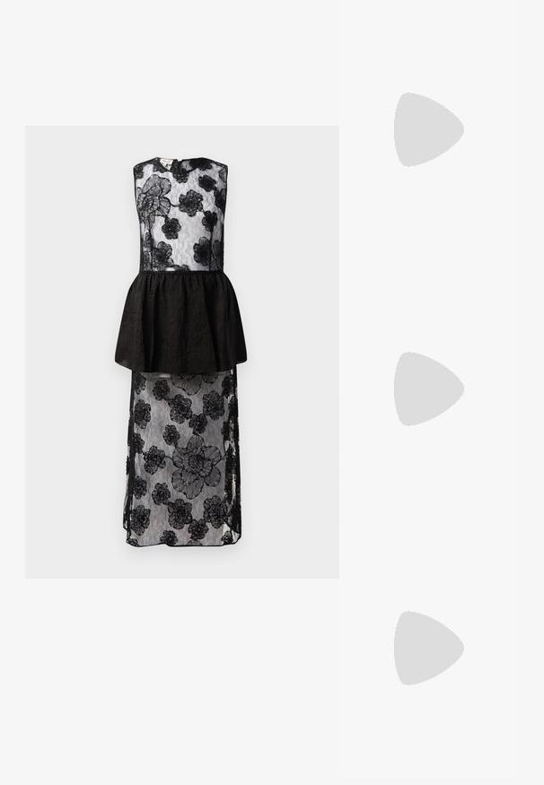 Fekete ruha csipkés áttéttel, virágmintákkal, peplum derékkal, ujjatlan kialakítással és hosszú, lebegő sz Siluettel.; Fekete egyrészes ruházat hosszú ujjakkal, V-kivágással és testhez simuló fazonnal. Fényes, sima anyagból készült, strukturált gallérral és mandzsettákkal.; Barna és fekete mintás puffjú dzseki, barna kígyóbőr mintás mini szoknyával, fekete térdig érő csizmával és egy kicsi fekete táskával párosítva.; Fekete bőr kézitáska ívelt designnal, ezüst szegecsekkel, csattal és két oldalsó zsebbel. Állítható vállpánt a hordozási lehetőségekhez.