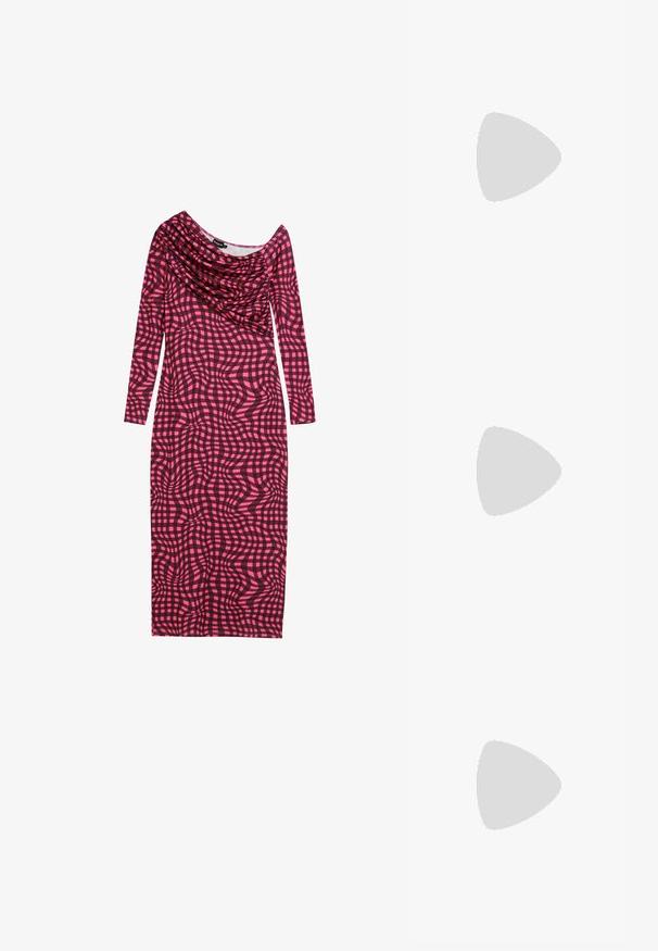 Robe ajustée à manches longues dans un motif abstrait à carreaux rose et noir. Présente un décolleté drapé et une texture de tissu lisse.; Glissez ouvert en cuir rouge avec un design plissé et froncé et un nœud décoratif. Dispose d'un talon aiguille et d'une finition lisse.; Des lunettes en plastique rouge avec une monture rectangulaire, des verres transparents et des branches fines. Le logo de la marque "even&odd" est embouti sur la branche.; Sac en cuir brun de type hobo avec un design décontracté et une texture lisse. Porté de manière décontractée par un modèle, il présente une grande ouverture et une forme arrondie.