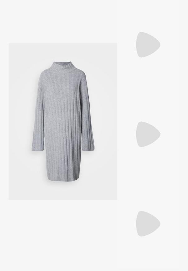 Γκρίζα πλέκτη φορεσιά με ψηλό γιακά, ριγωτή υφή και μακριά μανίκια. Μαλακό ύφασμα με χαλαρή εφαρμογή, φτάνει στο μέσο του μηρού.; Μαύρες δ�ερμάτινες γόβες slingback με μυτερή μύτη, διαθέτοντας λεπτό τακούνι και χρυσή λεπτομέρεια στην ρυθμιζόμενη λωρίδα. Λείος υφές.; Μαύρη δερμάτινη τσάντα hobo με μια μόνο, μαλακή, στρογγυλή λαβή; έχει λεία υφή και μινιμαλιστικό σχέδιο. Χωρίς ορατά μεταλλικά στοιχεία ή διακοσμήσεις.; Ασημένια σκουλαρίκια κρίκοι με μαλακή, καμπυλωτή σχεδίαση. Διαθέτουν γυαλιστερή μεταλλική υφή και κλείσιμο με σφίγγα. Χωρίς ορατά μοτίβα ή διακοσμήσεις.