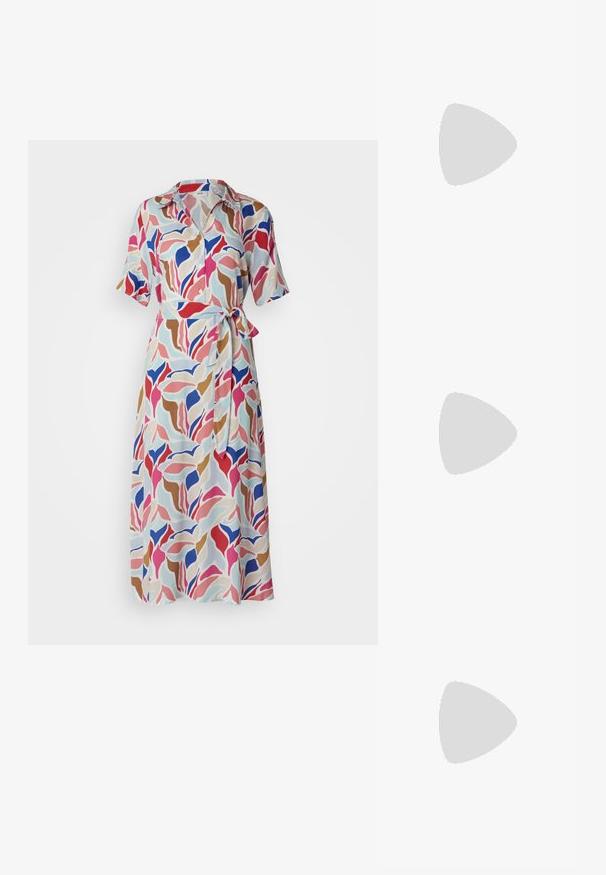 JDY JDYSTARSEZEN LIFE 2/4 MIDI - Abito a camicia - cloud dancer/fuchsia/purple; Sandaletti slingback metallici argento con tacco basso, caratterizzati da cinturini incrociati e una superficie liscia. Design minimalista.; Borsa a mano in pelle bianca con forma curvata, tracolla regolabile e un piccolo dettaglio con fibbia. Il modello indossa un outfit nero aderente.; Orecchini in tono oro caratterizzati da forme ondulate eTexture. Comprendono chiusure clip-on scultoree e un design a cerchio aperto con finitura martellata.